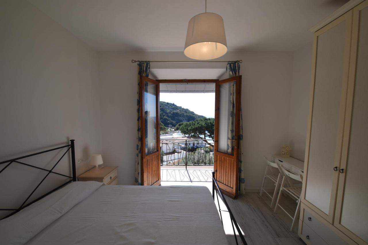 Appartamenti Cavoli - Vista Mare Con Terrazze, Clima E Posti Auto Spiaggia di Cavoli Exterior photo