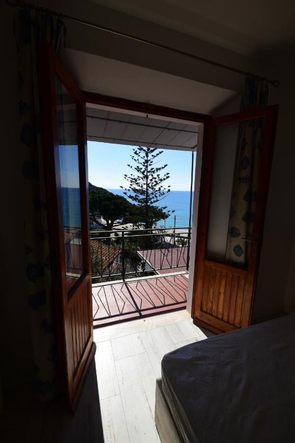 Appartamenti Cavoli - Vista Mare Con Terrazze, Clima E Posti Auto Spiaggia di Cavoli Exterior photo