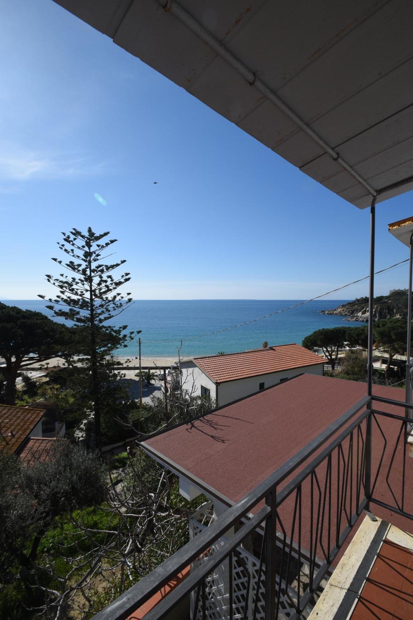 Appartamenti Cavoli - Vista Mare Con Terrazze, Clima E Posti Auto Spiaggia di Cavoli Exterior photo