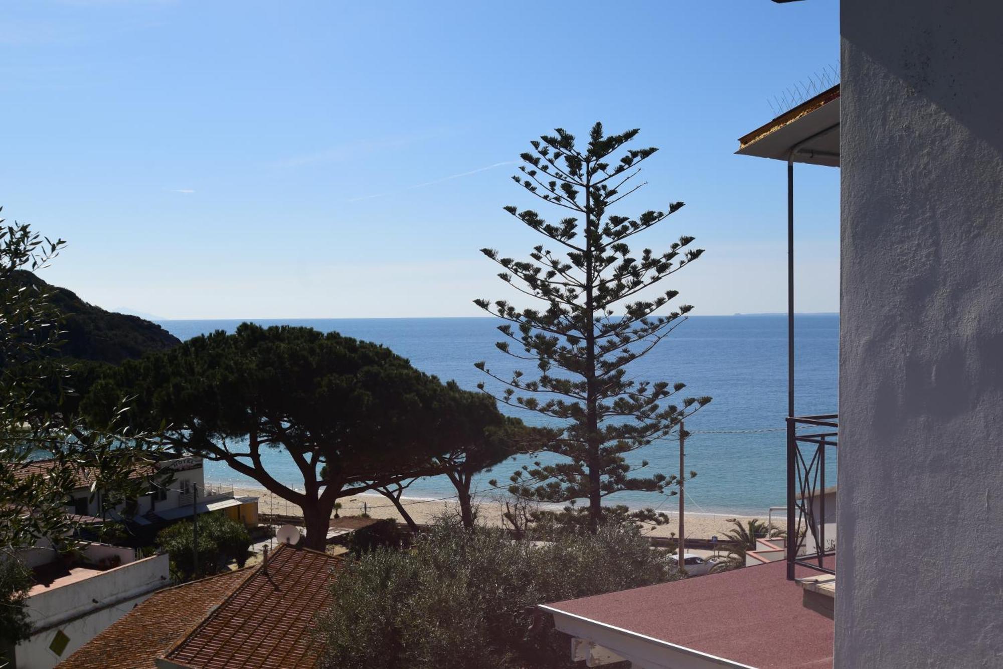 Appartamenti Cavoli - Vista Mare Con Terrazze, Clima E Posti Auto Spiaggia di Cavoli Exterior photo