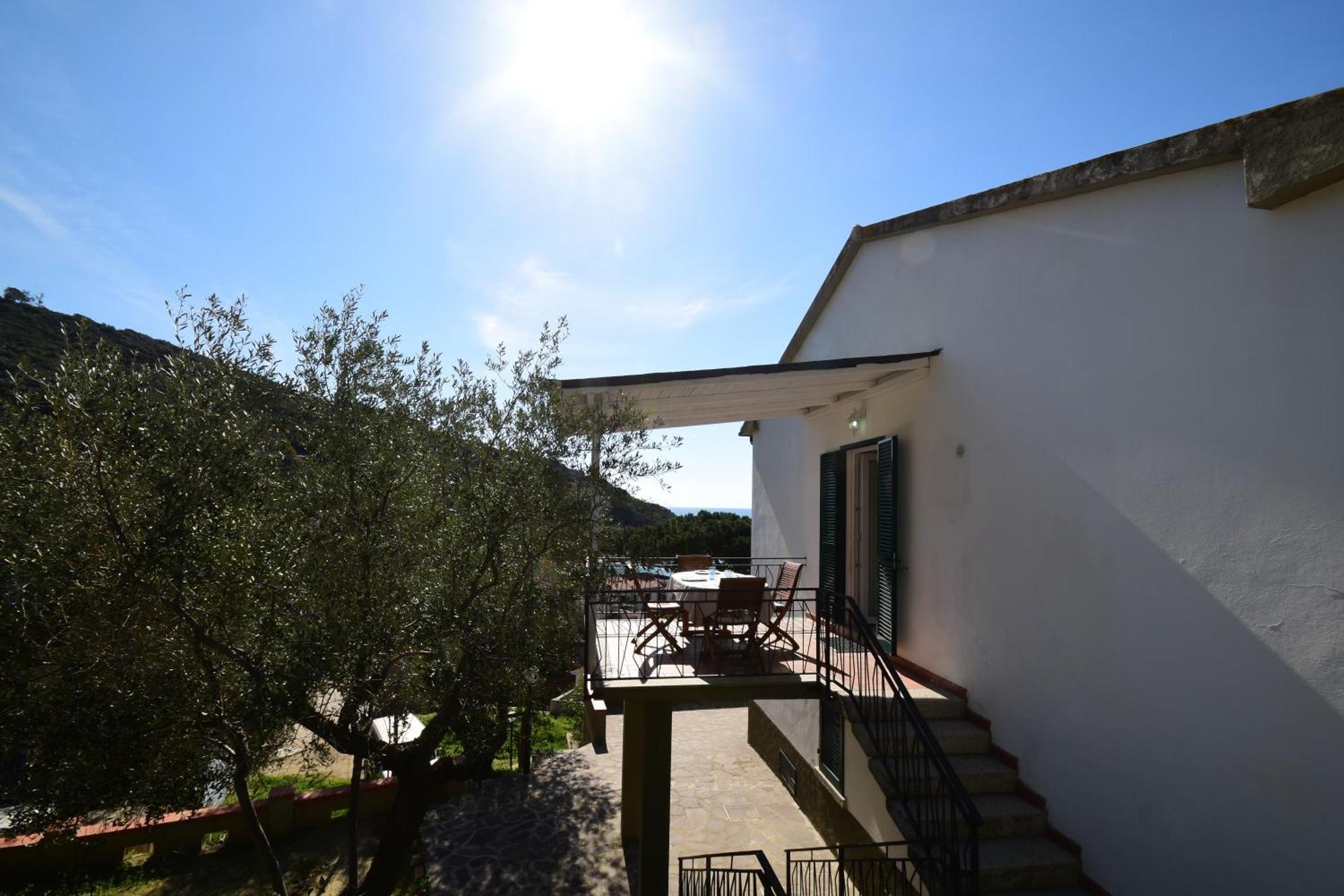 Appartamenti Cavoli - Vista Mare Con Terrazze, Clima E Posti Auto Spiaggia di Cavoli Exterior photo