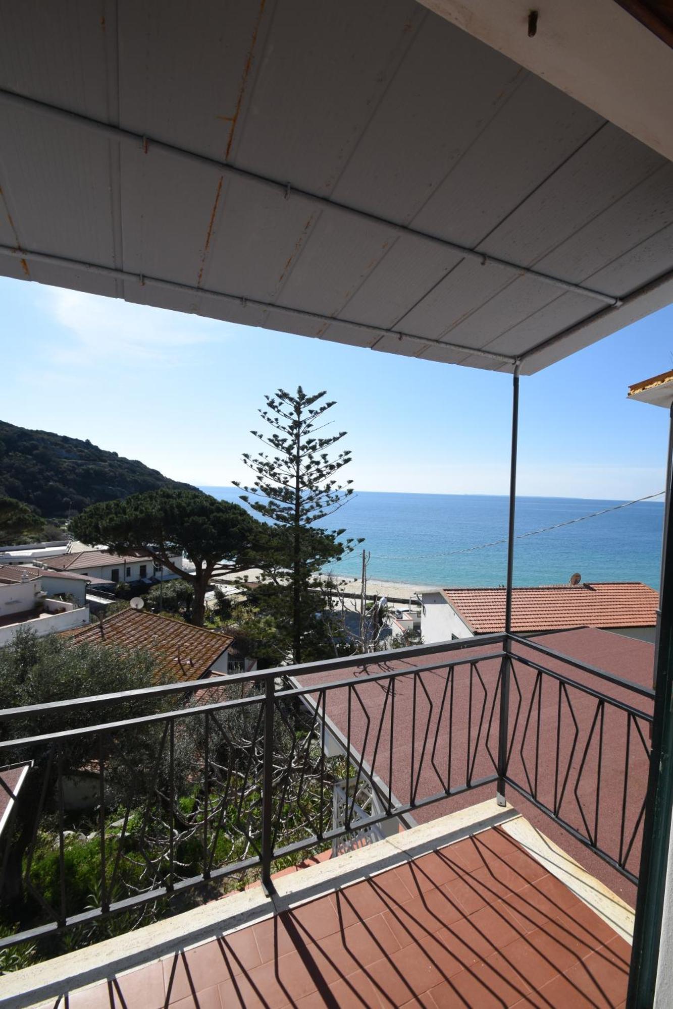 Appartamenti Cavoli - Vista Mare Con Terrazze, Clima E Posti Auto Spiaggia di Cavoli Exterior photo