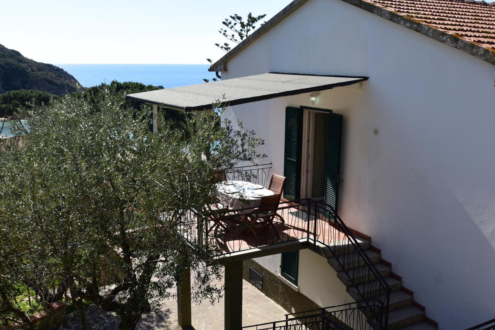 Appartamenti Cavoli - Vista Mare Con Terrazze, Clima E Posti Auto Spiaggia di Cavoli Exterior photo